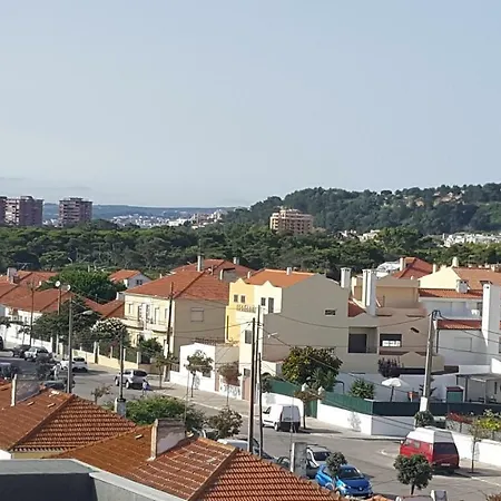 The View - Sea, Surf And Lisbon דירה