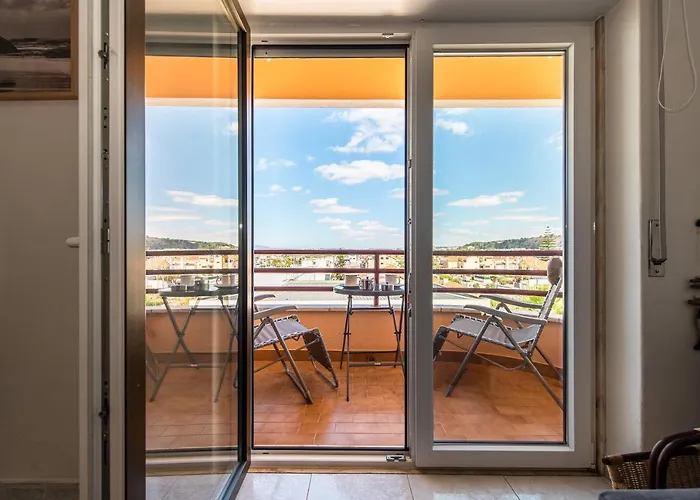 The View - Sea, Surf And Lisbon דירה